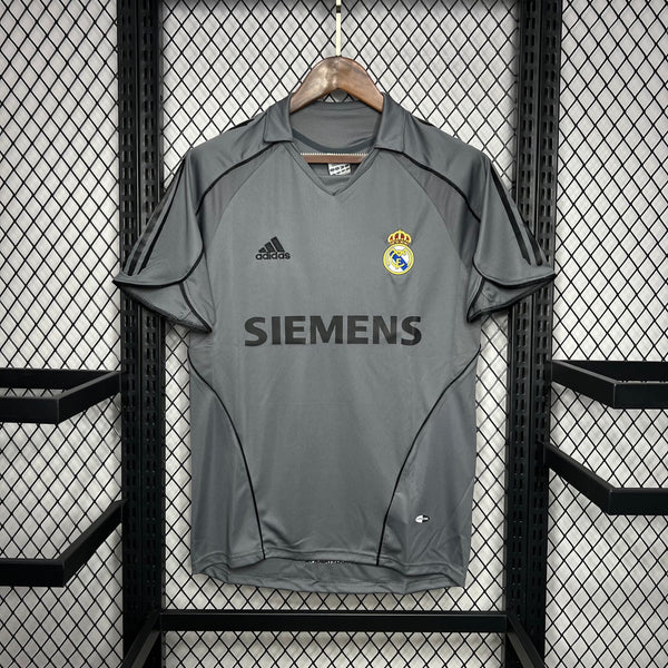 Football Shirt Real Madrid Third 05-06 Retro front