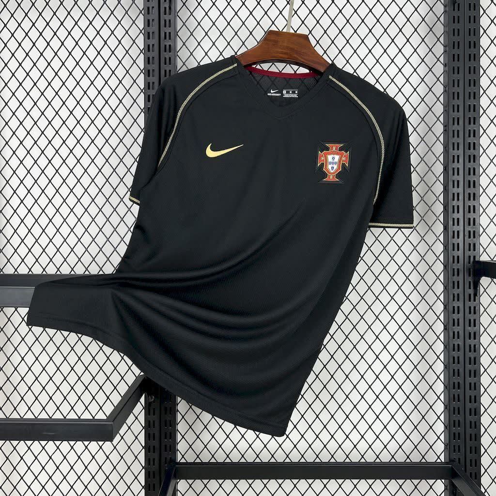 Football Shirt Portugal Away 06-07 Retro front