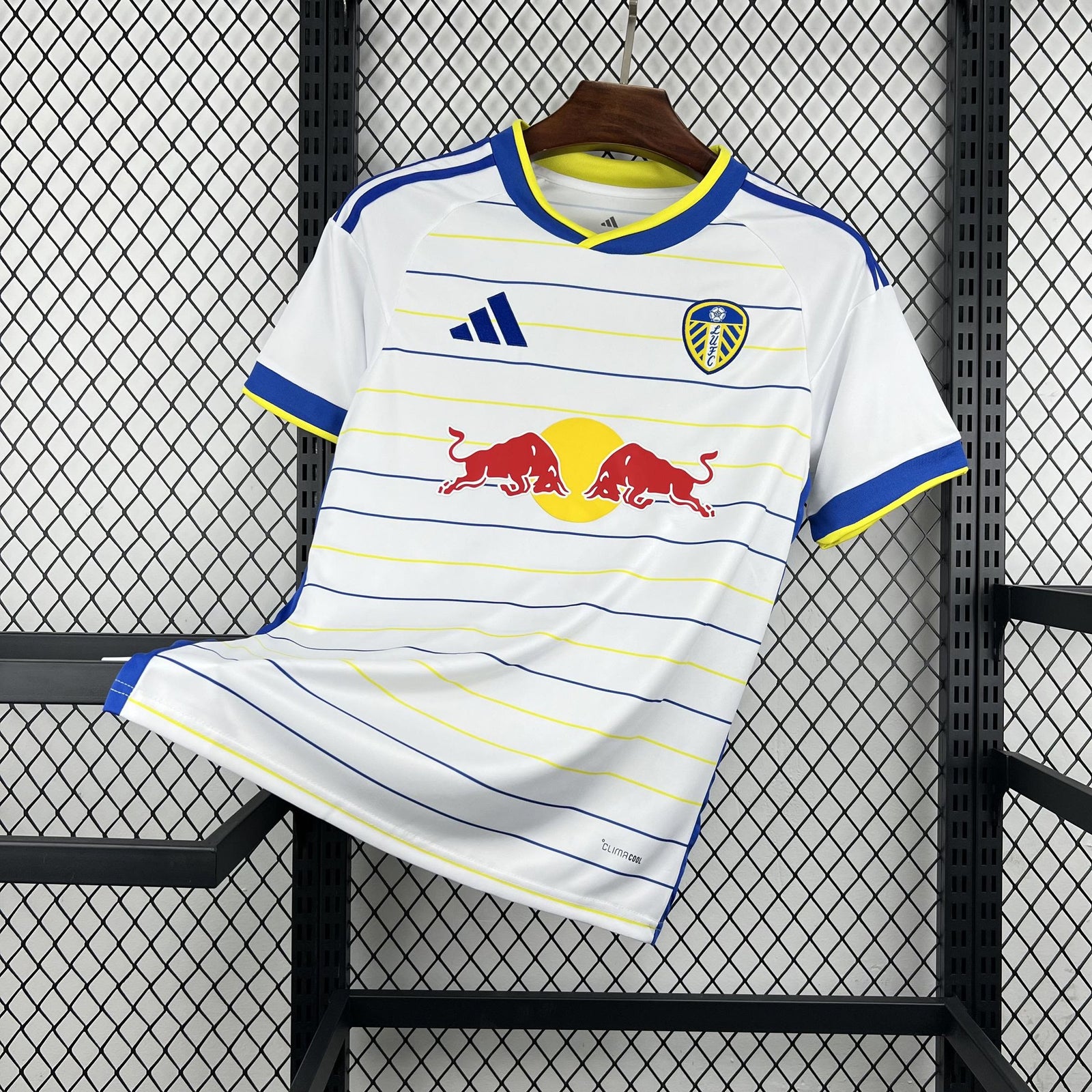 Football Shirt Leeds United Home 26-27 front