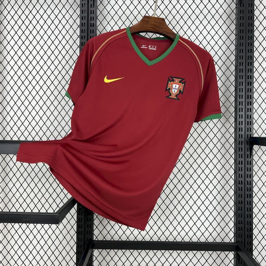 Football Shirt Portugal Home 06-07 Retro front