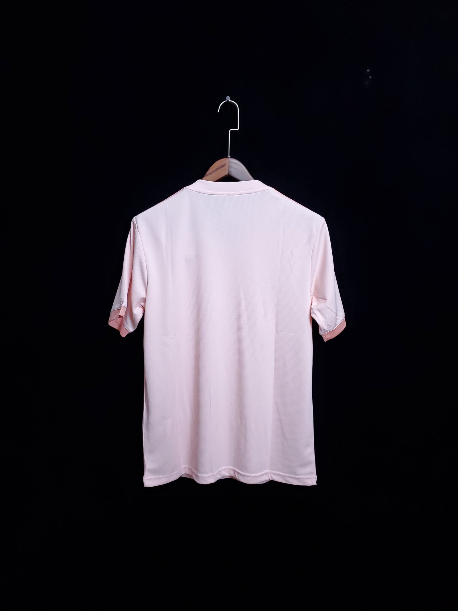 Football Shirt Manchester United Pink 18-19 Away back