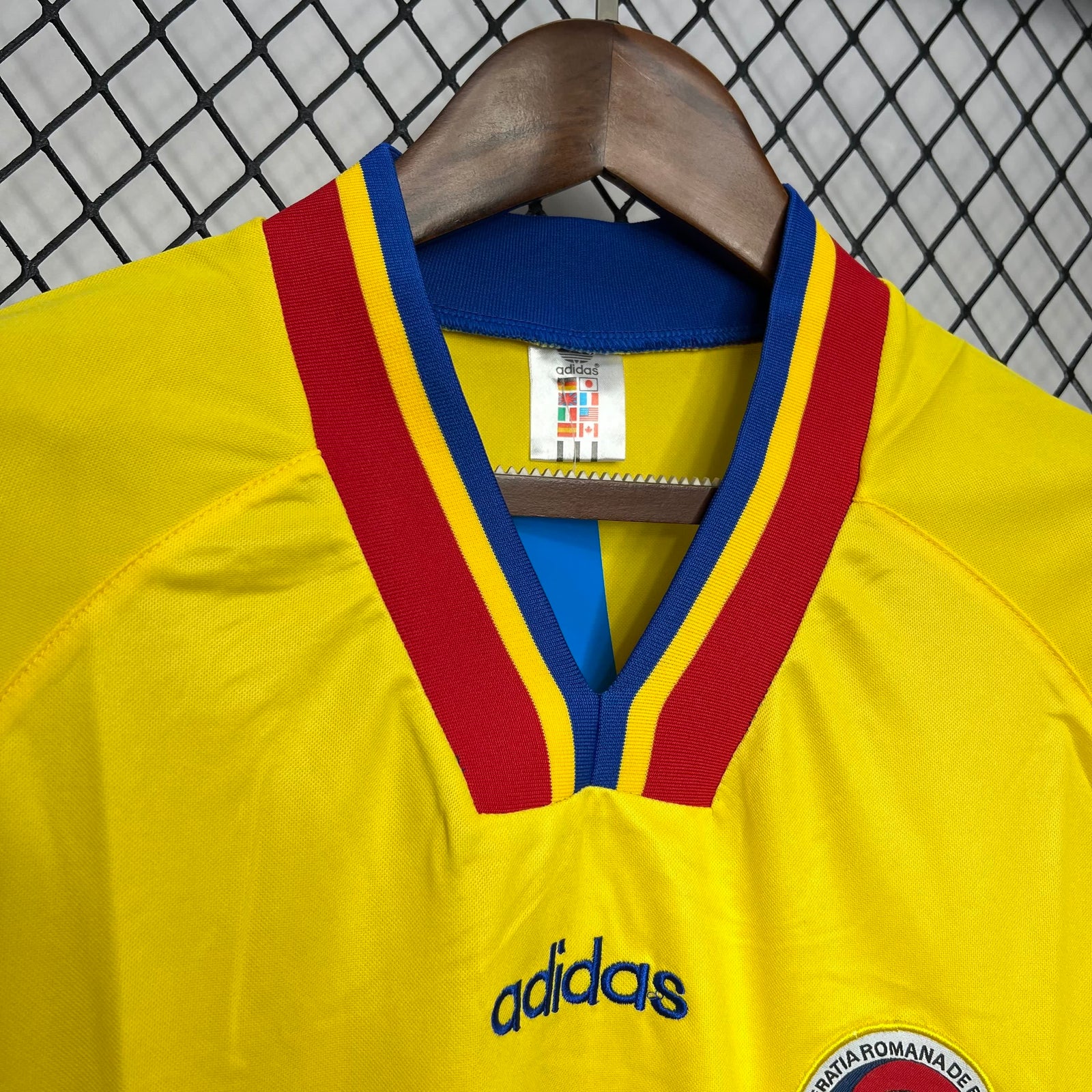 Football Shirt Romania Home 94-95 Retro extra 1
