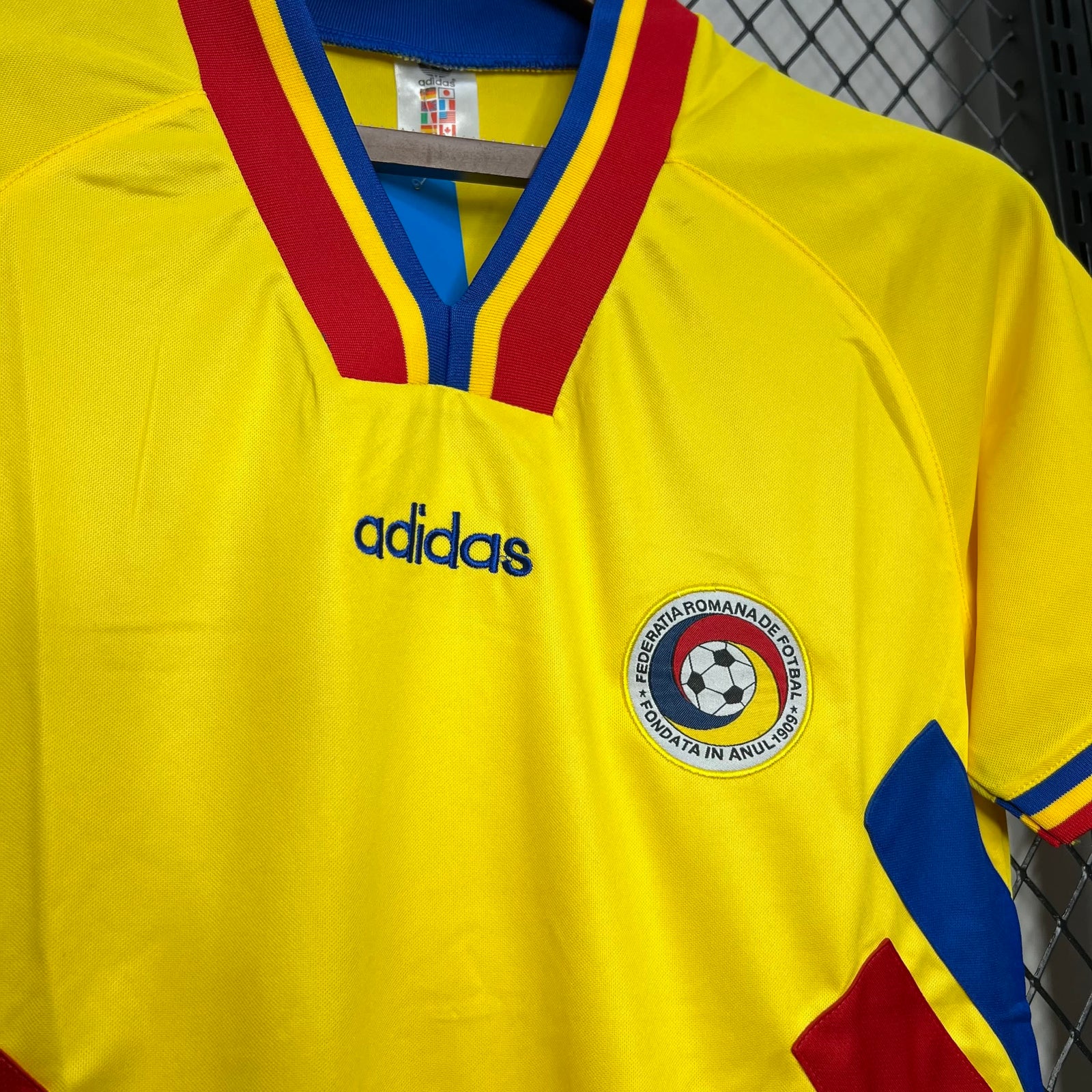 Football Shirt Romania Home 94-95 Retro extra 2