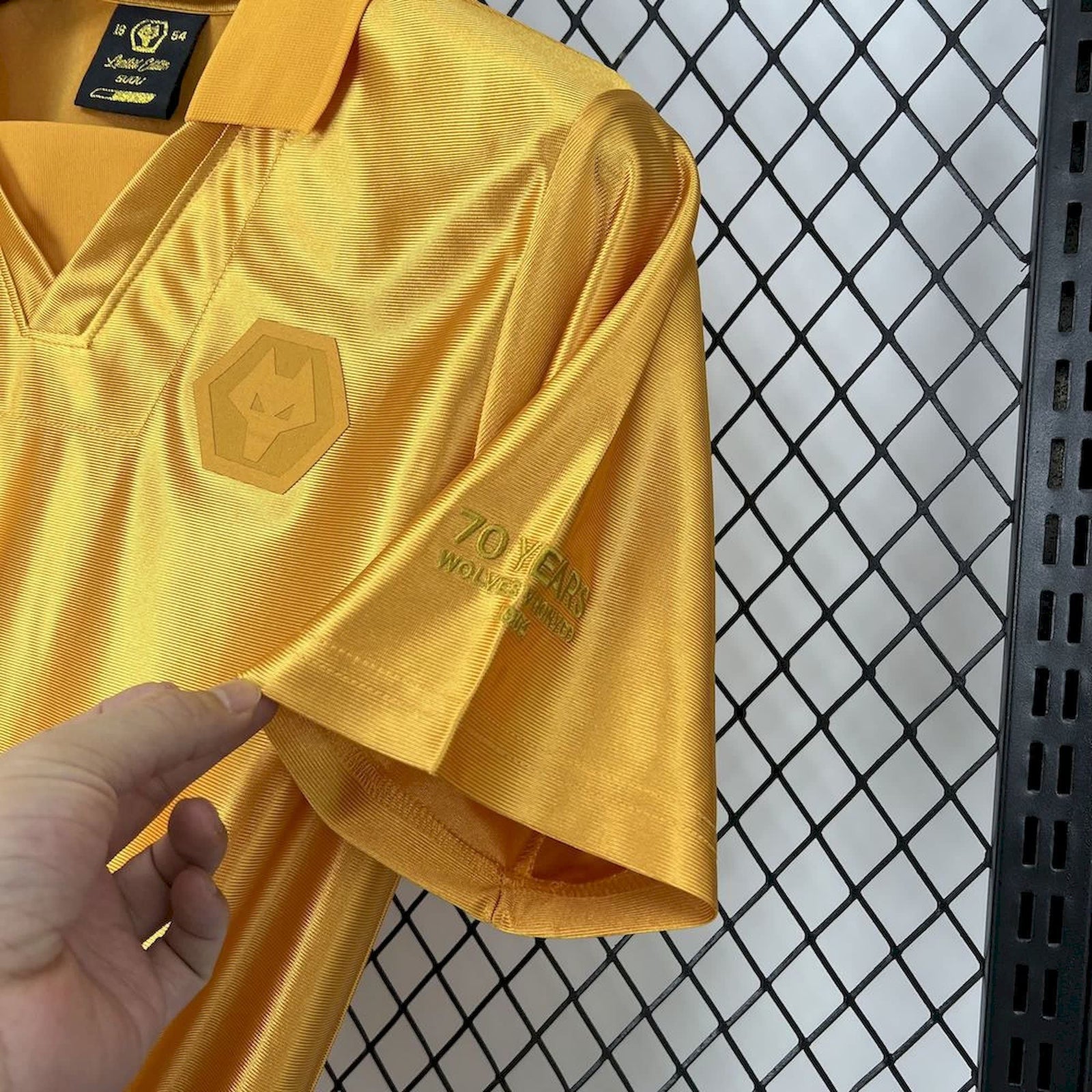 Football Shirt Wolverhampton Wanderers 70th Anniversary 25-26 extra 3