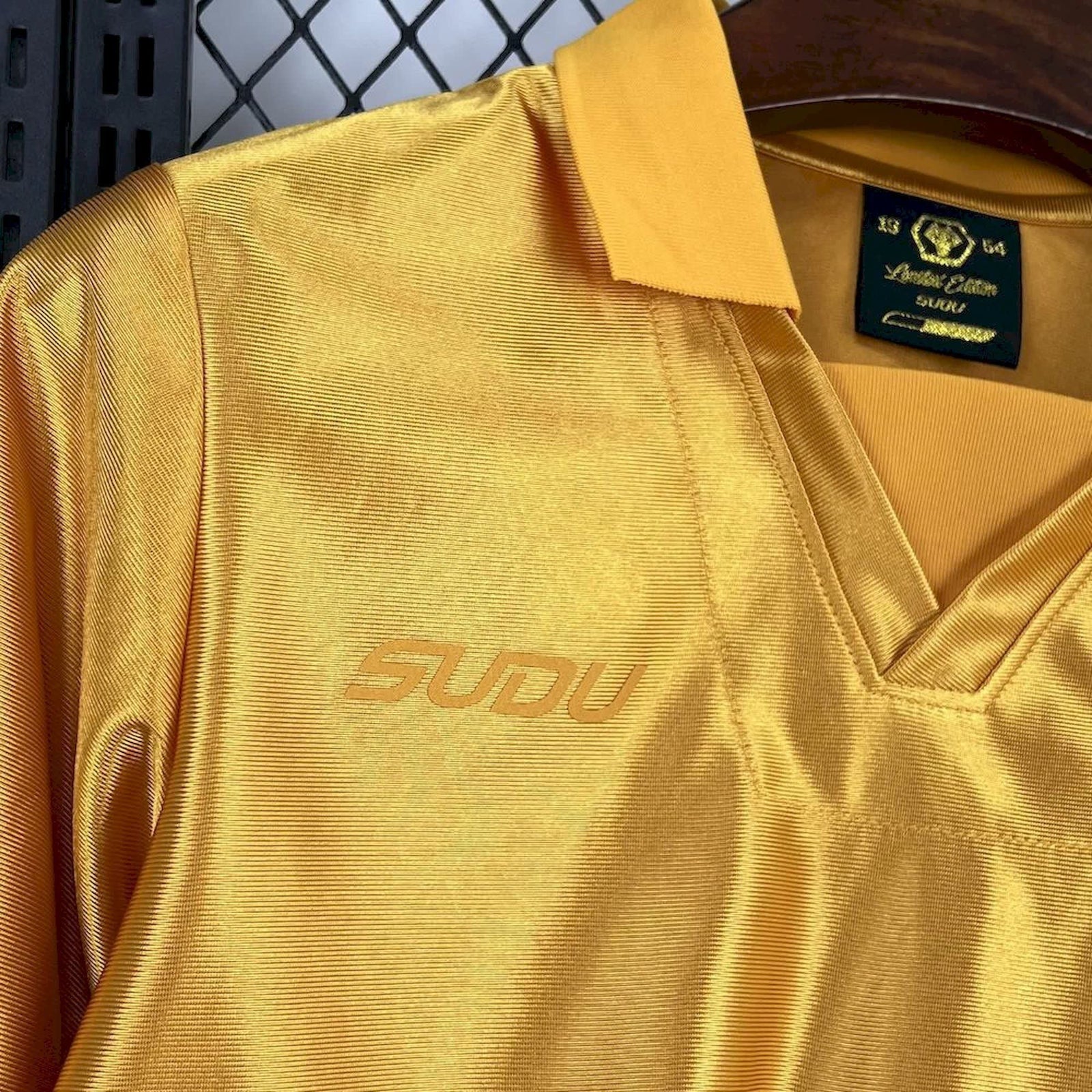 Football Shirt Wolverhampton Wanderers 70th Anniversary 25-26 extra 5