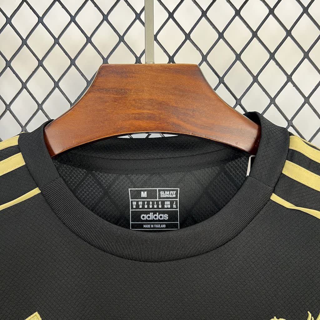 Football Shirt Liverpool Black Gold Edition 25-26 extra 6